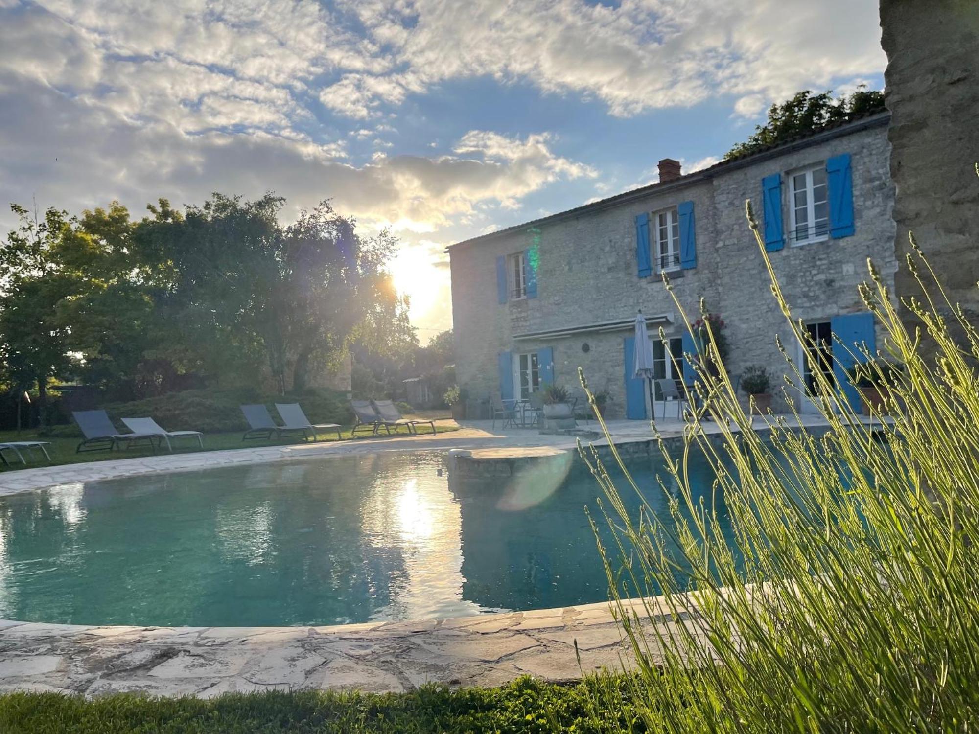 Dompierre-sur-Mer Logis Saint Leonard B&B 외부 사진